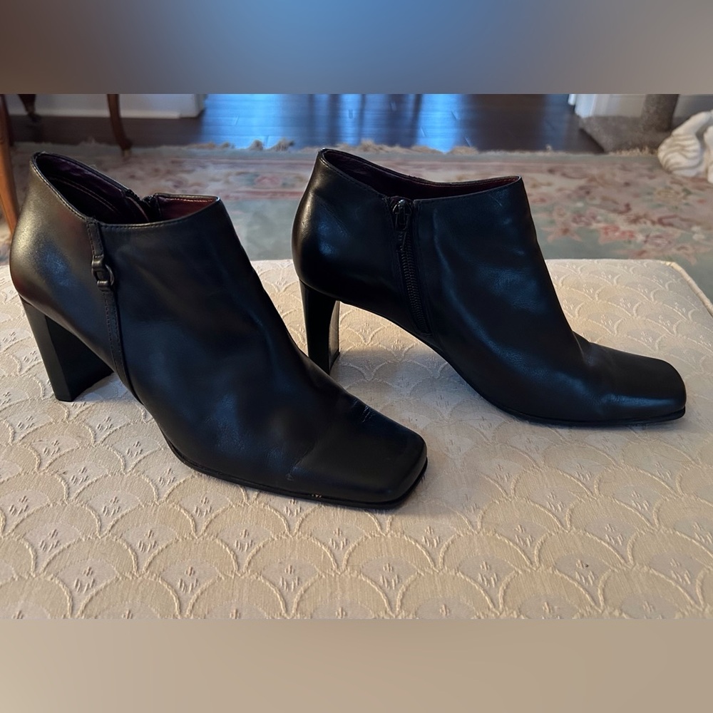 Bandolino Urbane Sleek Black Leather High-Heeled Ankle Booties